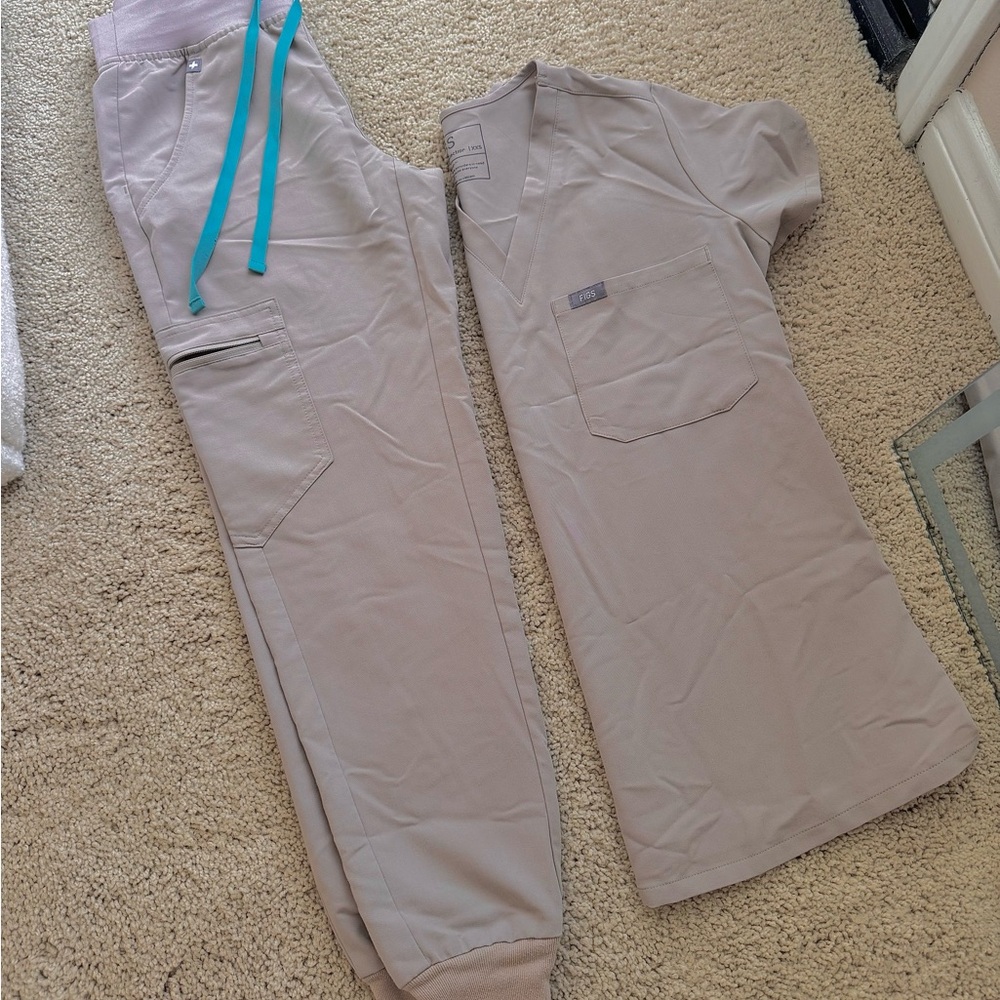 Figs XXS petite Earth tone 1 set ( pants and top) Scrub